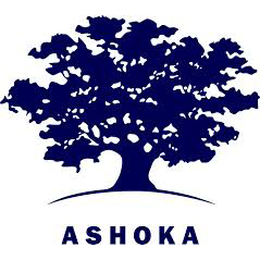 Logo Ashoka, Dunkelblauer Ashoka Baum mit breitem Blätterdach und stabilem Stamm auf einem angedeuteten Hügel, unter dem der Schriftzug ASHOKA in Großbuchstaben steht