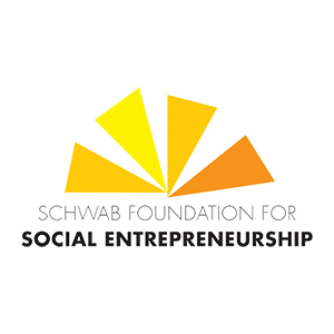 Logo der Schwab Foundation mit gelb orangenen Dreiecken und dem Titel Social Entrereneurship