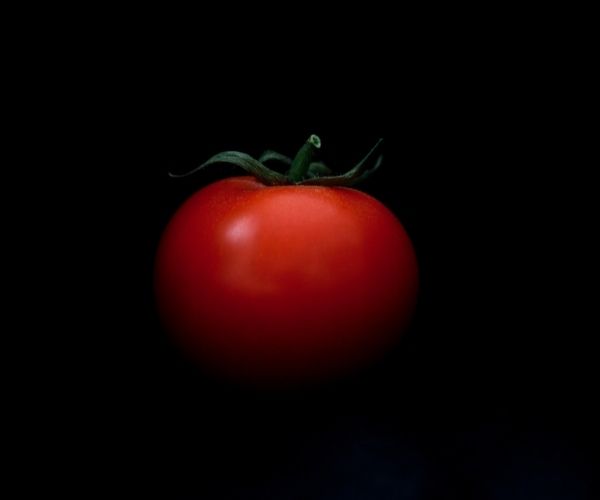 Dinner in the Dark Bild mit Tomate