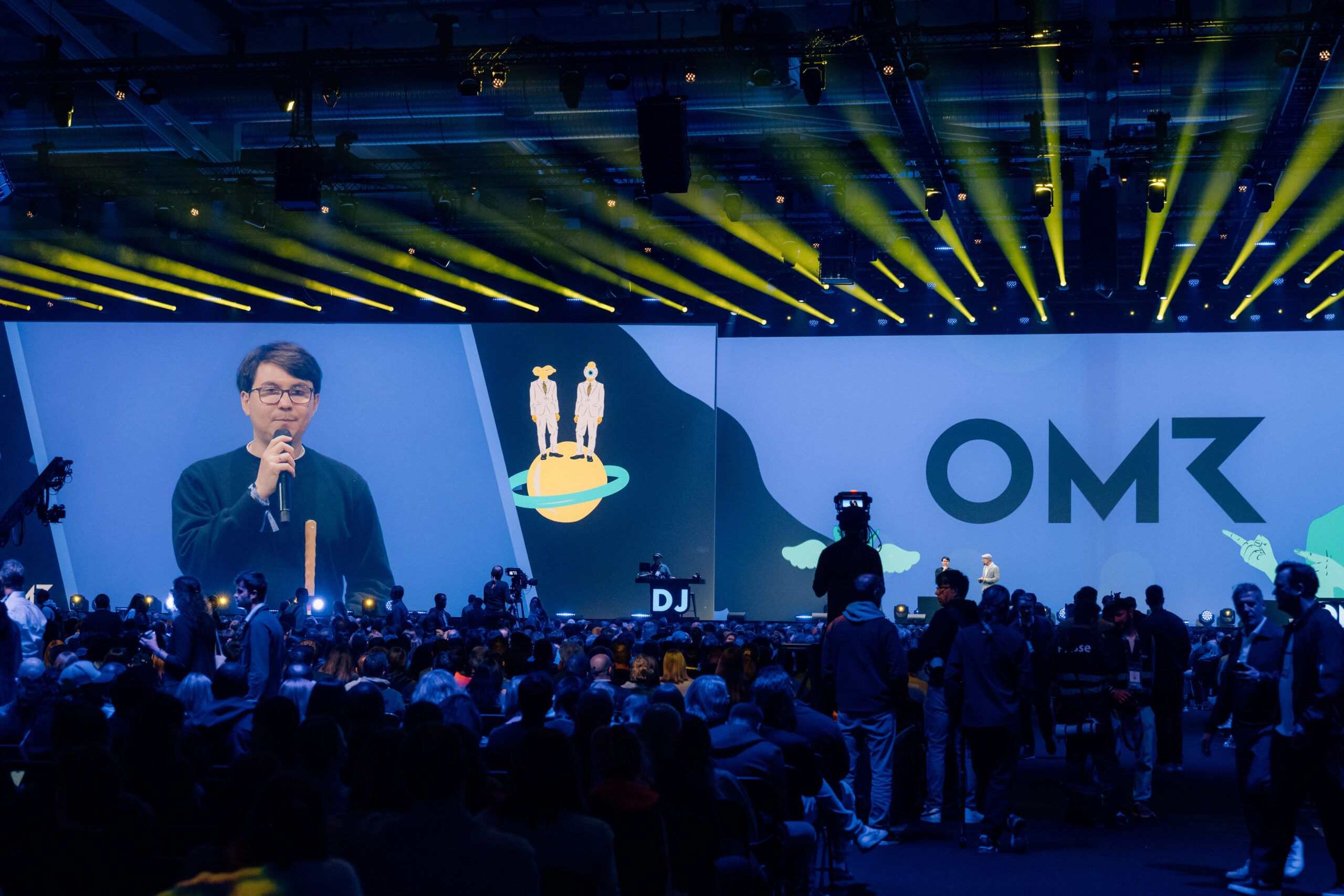 Daniel Grodzki auf der OMR-Bühne für das Dialoghaus Hamburg.